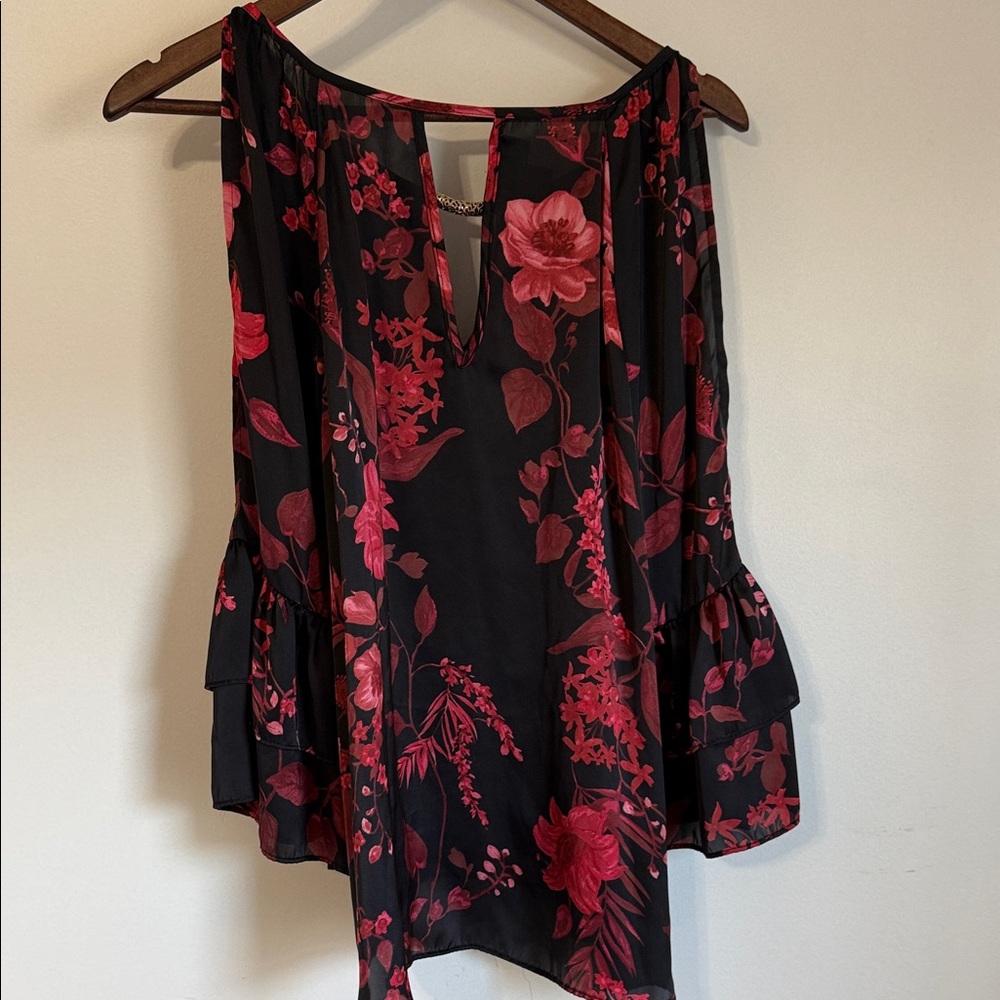 by & by Black and Red Floral Blouse with gold hardware - Picture 7 of 10